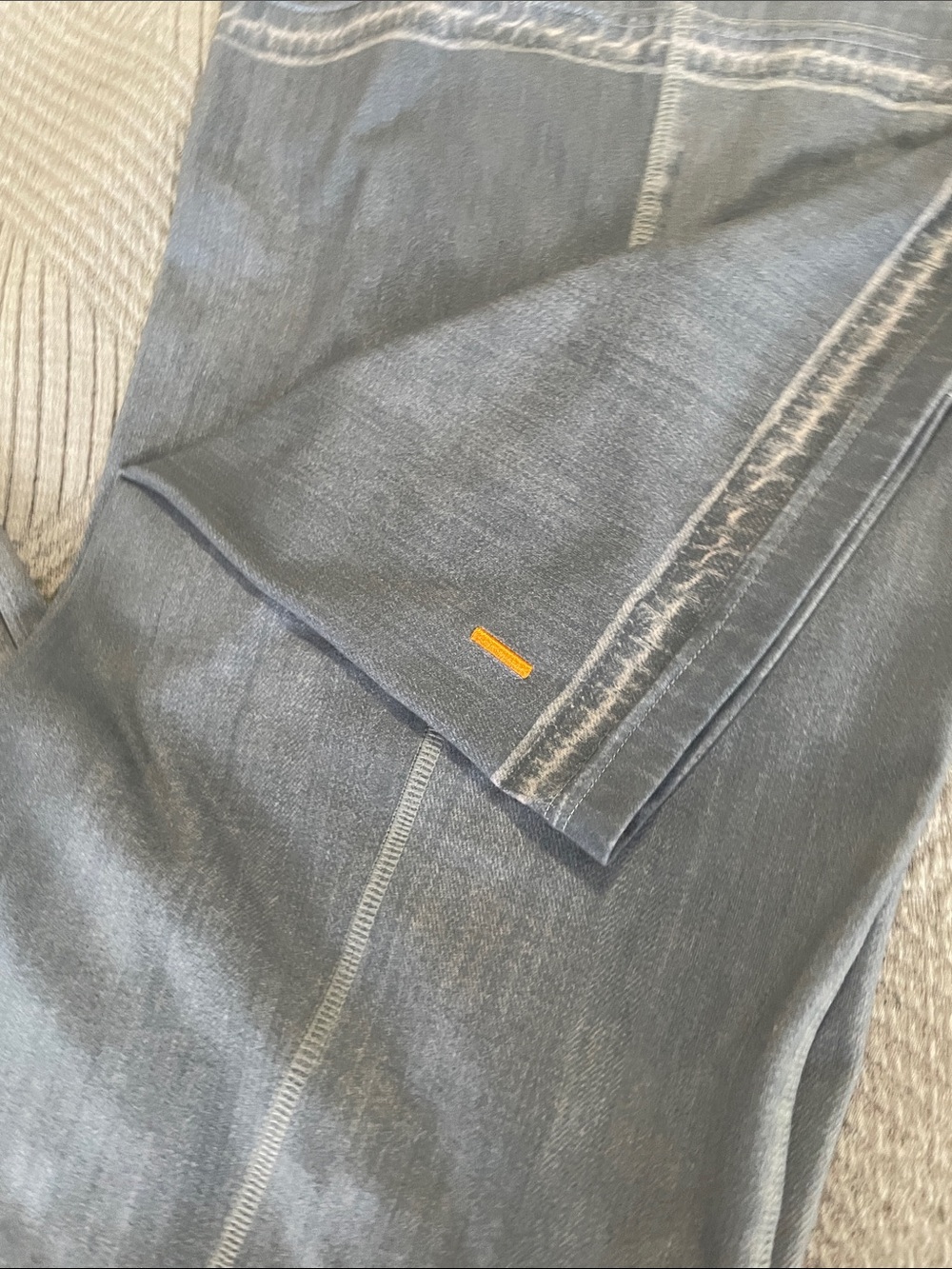 Lucy activewear stretch pull on jeans w/ side zip. - Picture 4 of 7